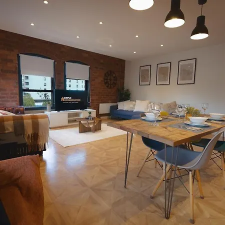 Centre Apartment, Exposed Brick & Darts Apartment *